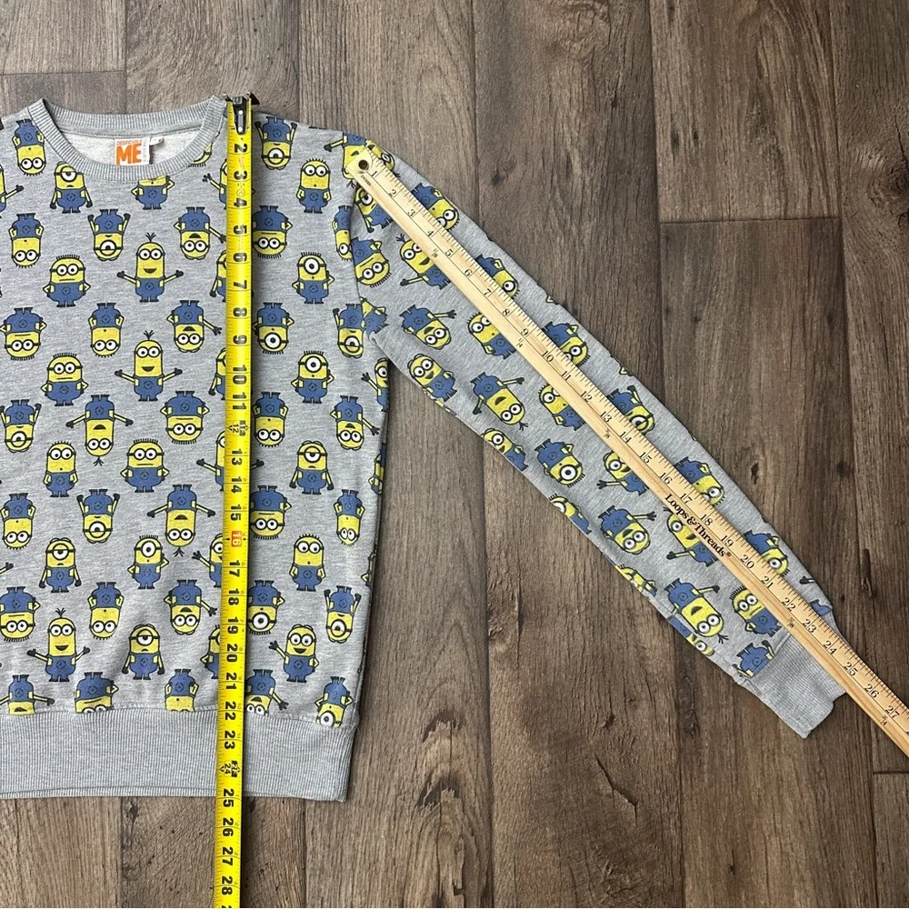 Despicable Me Minion Made Cotton Blend Pullover Sweater Men’s Size S Grey